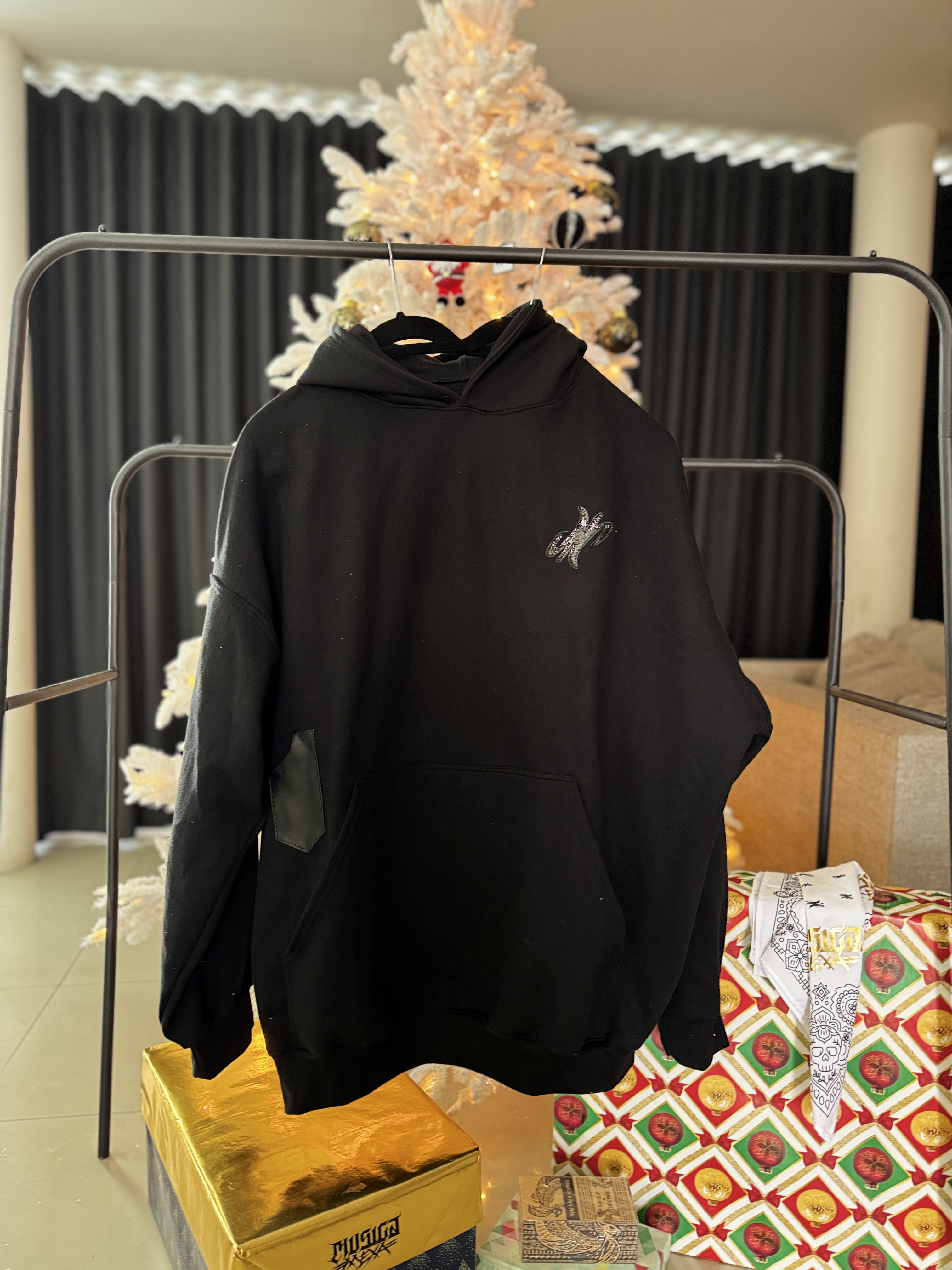 Hoodie navideña MÚSICA MEXA Edición limitada